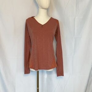 Kuhl hooded shirt w/thumb holes size M